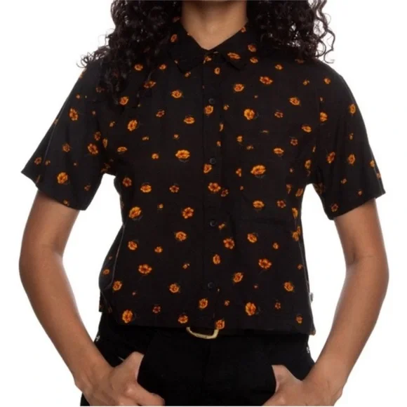 Vans Cabbie Floral Falling Poppy Shirt
Size M - Picture 6 of 14